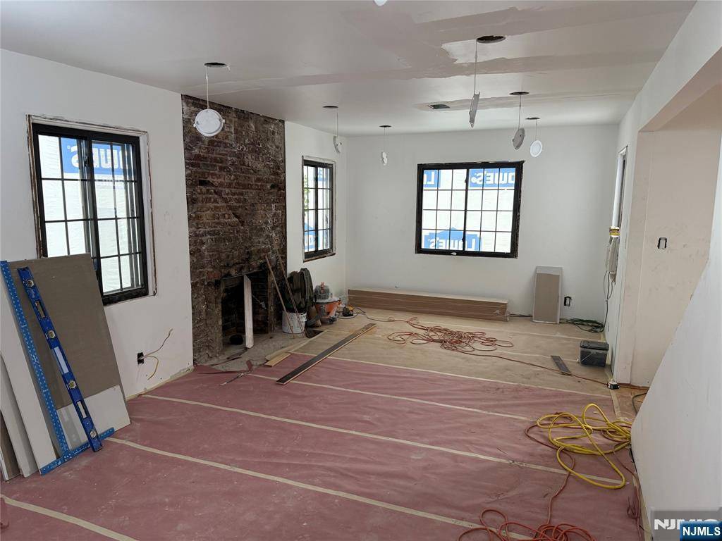 Maywood, NJ 07607,137 Hartwich ST
