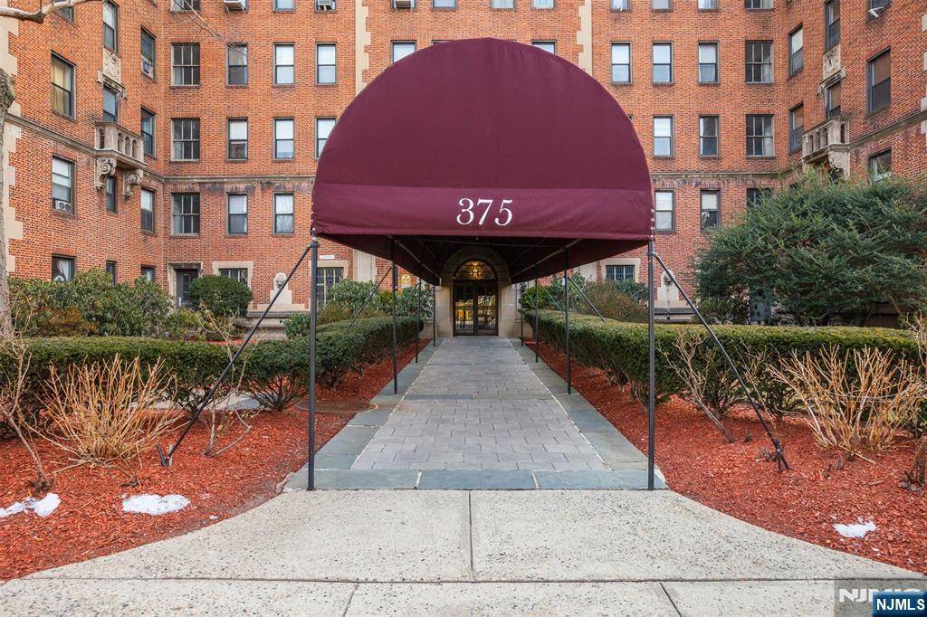 Newark, NJ 07104,363-37 Mount Prospect #2AW