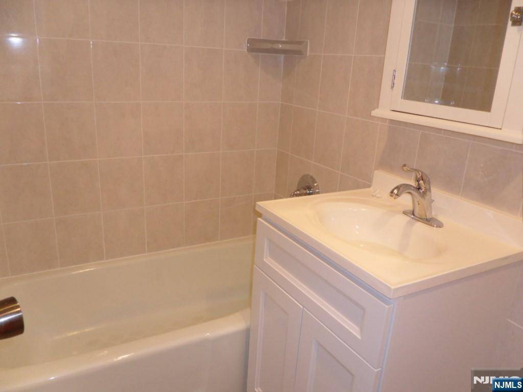 Fort Lee, NJ 07024,1600 Center AVE #3B