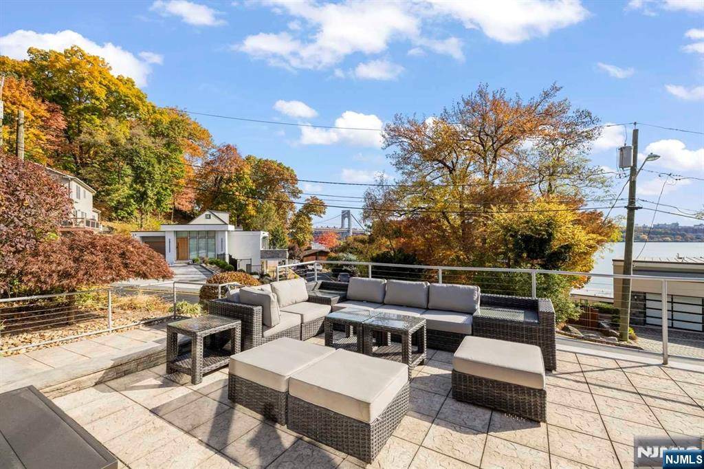 Edgewater, NJ 07020,41 Colony RD