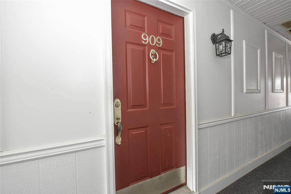 Mahwah, NJ 07430,909 Tuliptree CT