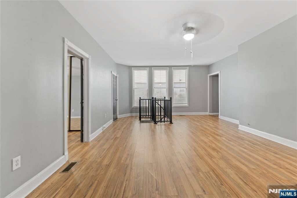 Newark, NJ 07104,902-904 Clifton