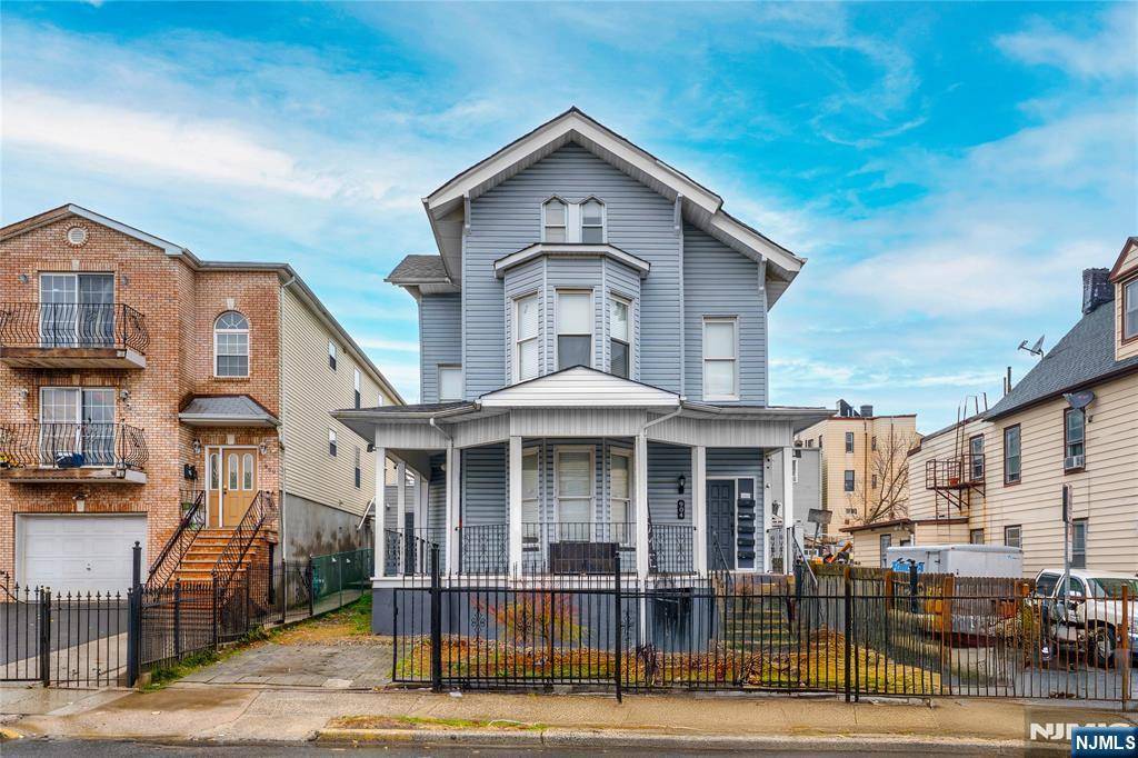 Newark, NJ 07104,902-904 Clifton
