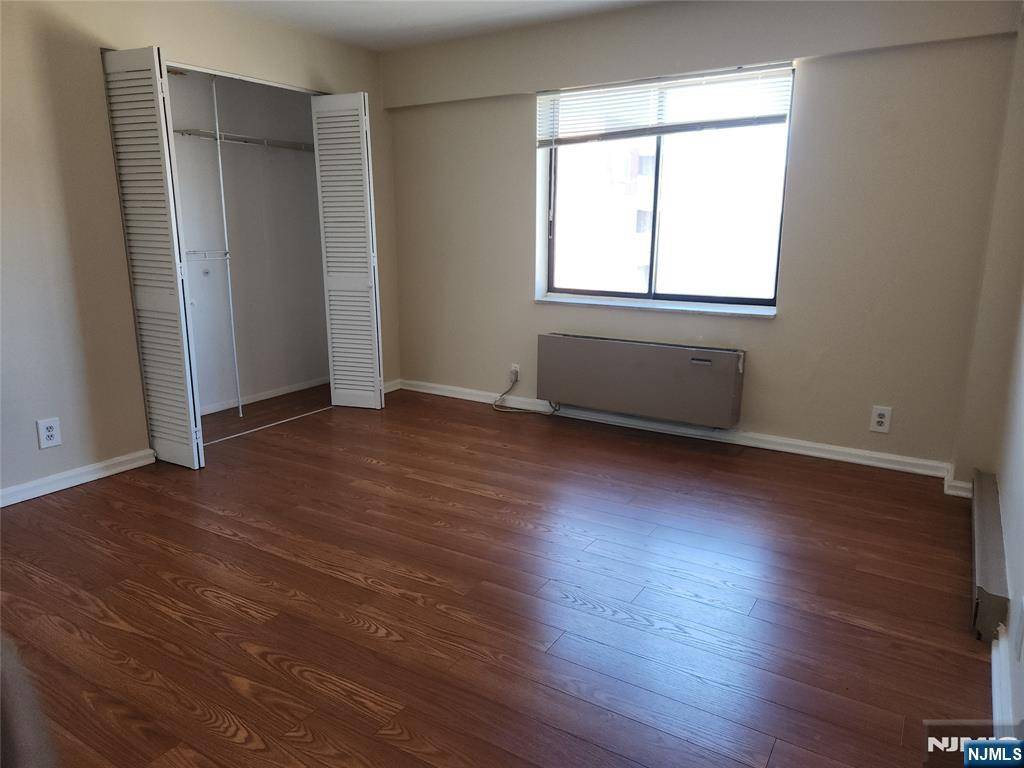 Palisades Park, NJ 07650,233 12th ST #4c