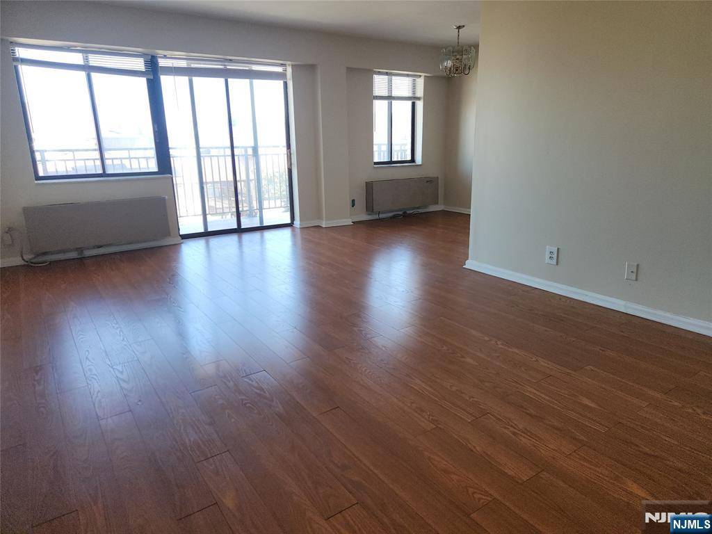 Palisades Park, NJ 07650,233 12th ST #4c