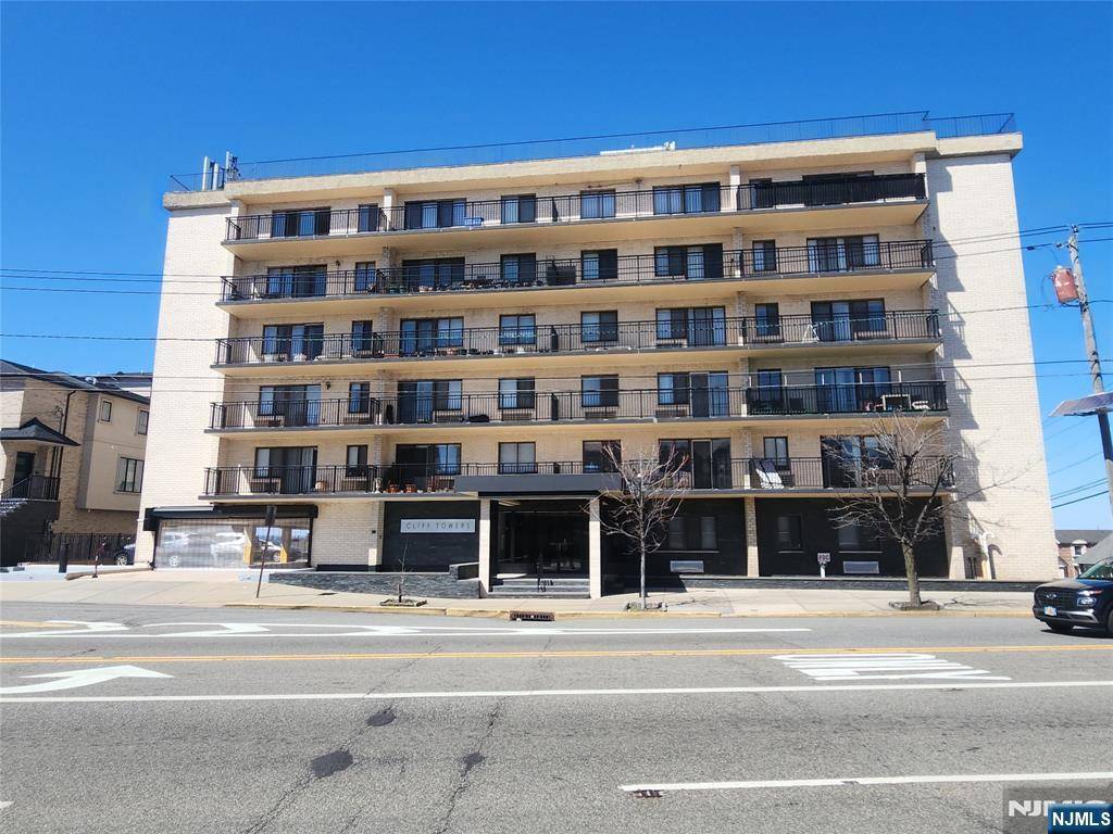 Palisades Park, NJ 07650,233 12th ST #4c