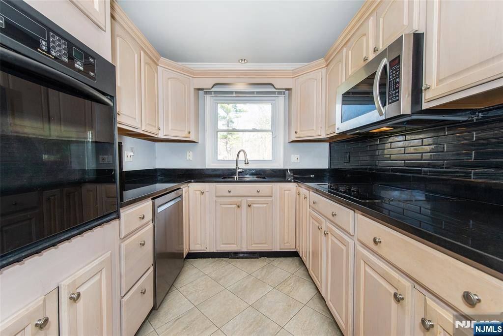 Montville Township, NJ 07045,4 Church LN