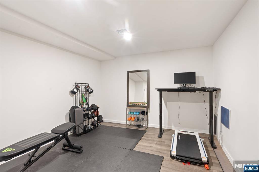 Garfield, NJ 07026,472 Macarthur AVE #3