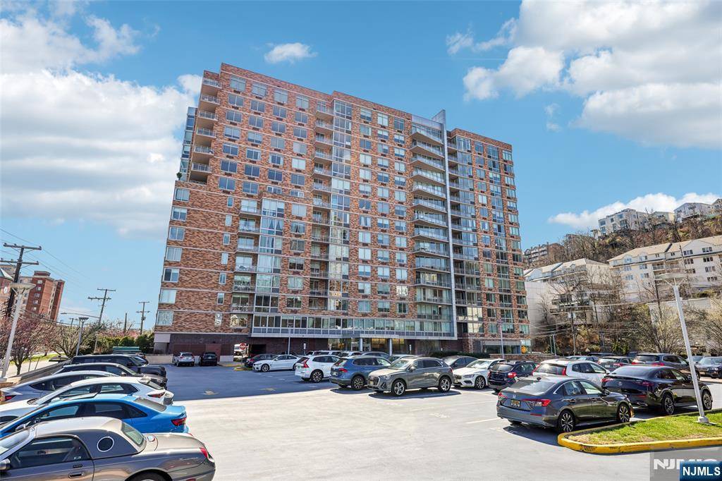 Edgewater, NJ 07020,815 Hudson PARK