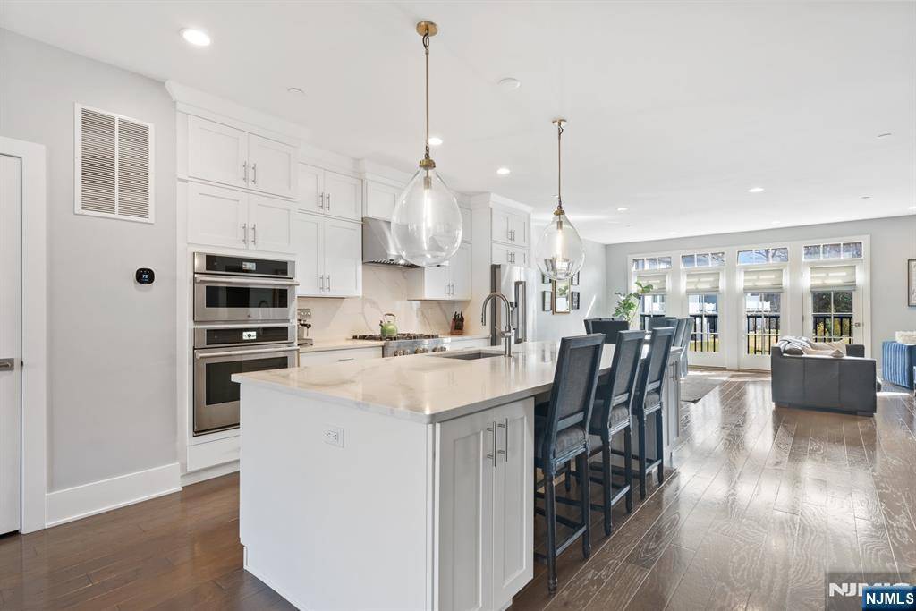 Montvale, NJ 07645,23 Cranberry LN