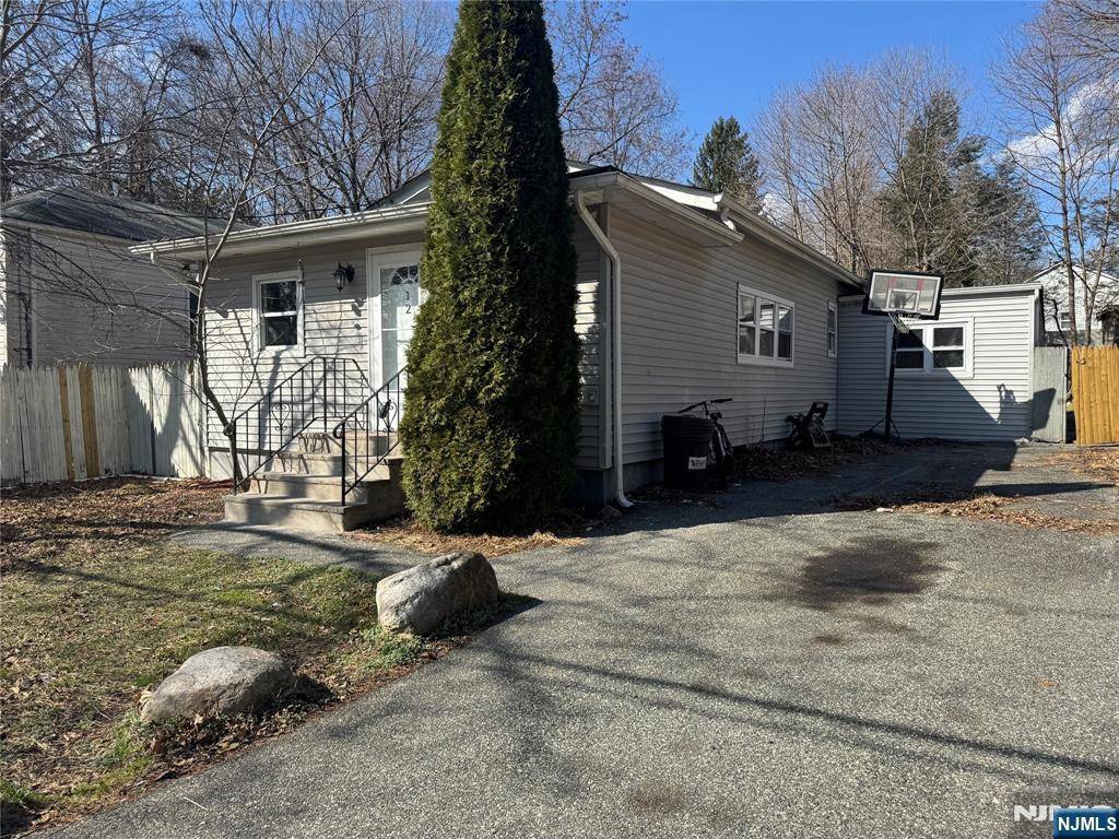 West Milford, NJ 07480,12 John ST