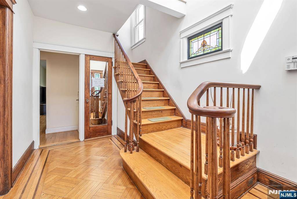 Fort Lee, NJ 07024,1021 Edgewood LN