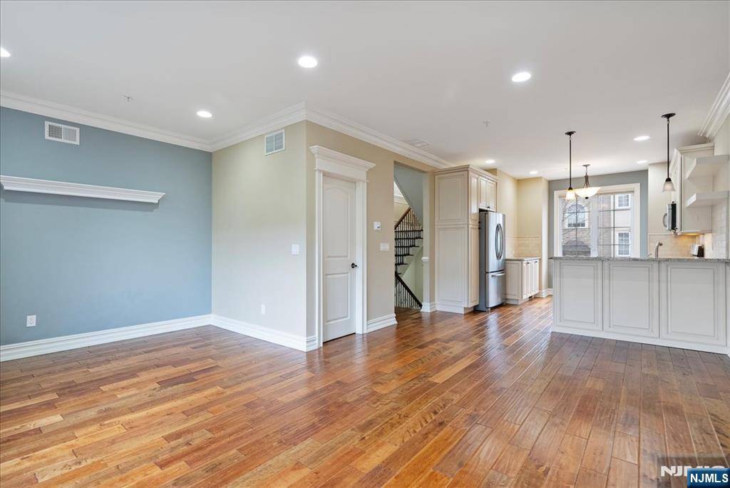 Glen Rock, NJ 07452,1 Glen Rock SQ #B3