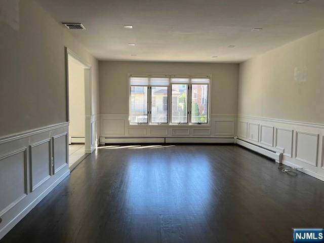 Palisades Park, NJ 07650,26 W Ruby AVE #1st Fl, W/Gr
