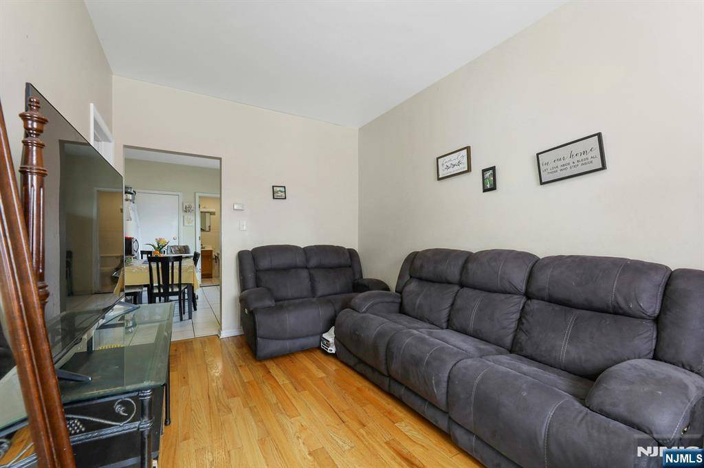 Kearny, NJ 07032,11 Ann ST