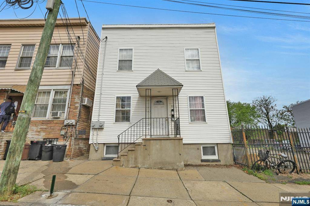 Kearny, NJ 07032,11 Ann ST