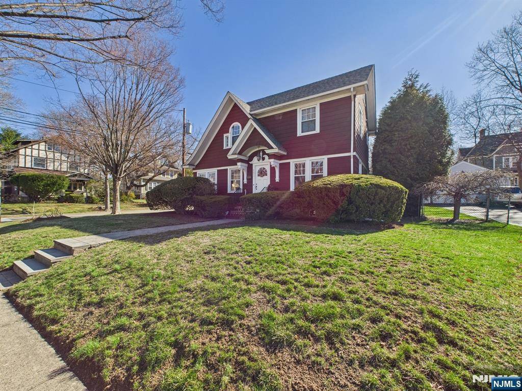 Ridgewood, NJ 07450,207 Doremus AVE