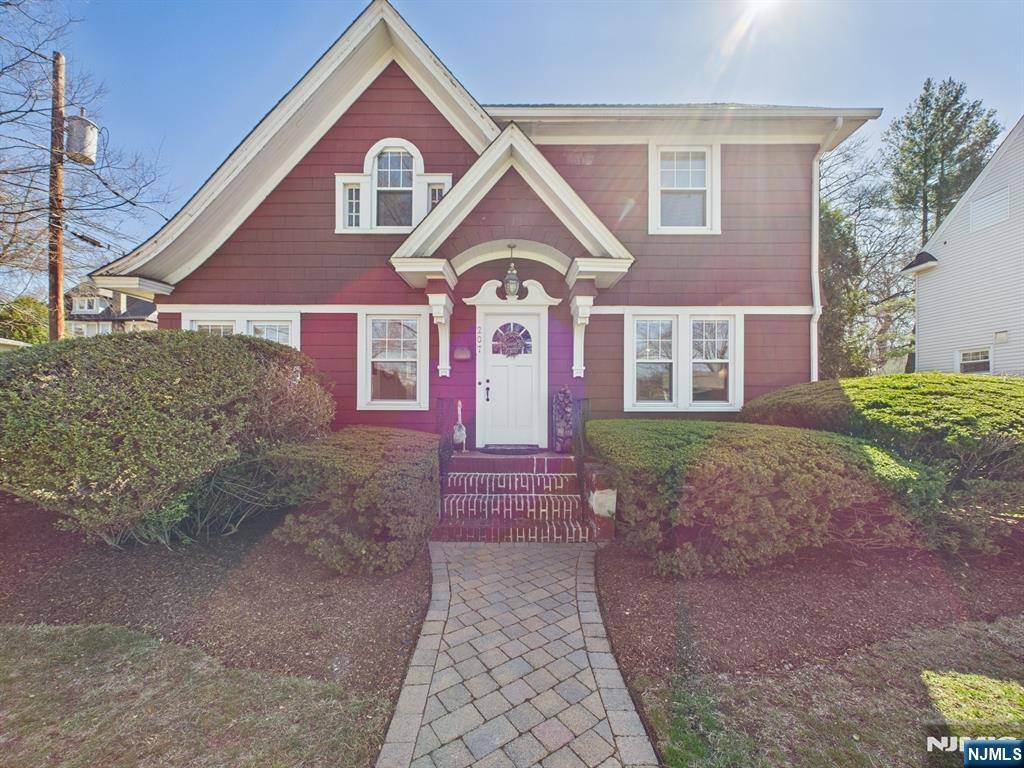 Ridgewood, NJ 07450,207 Doremus AVE