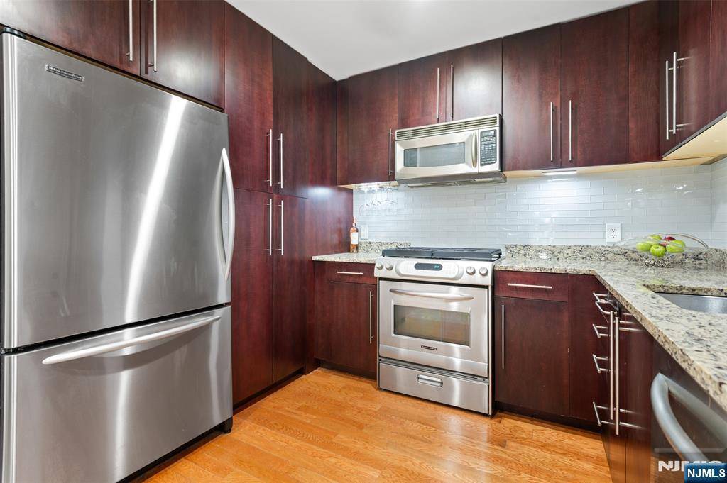 Edgewater, NJ 07020,1017 Hudson PARK #1017