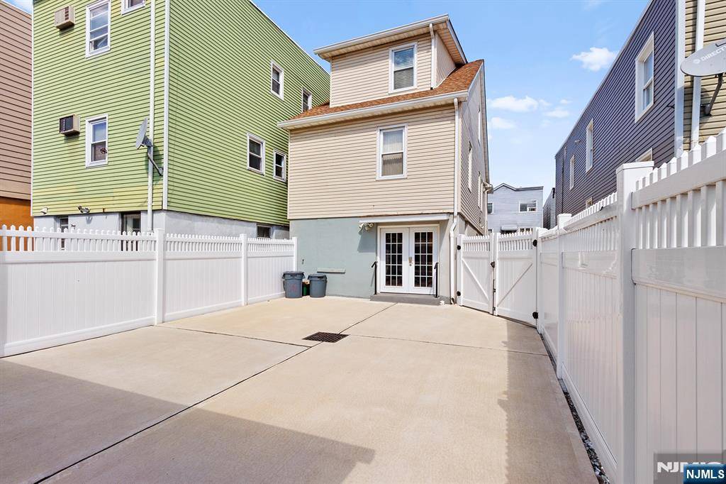 Kearny, NJ 07032,56 Tappan ST