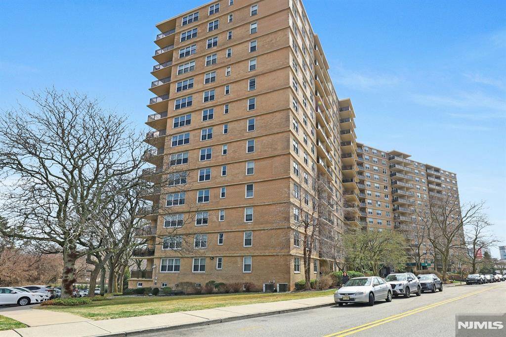 Fort Lee, NJ 07024,2200 N Central RD #1N