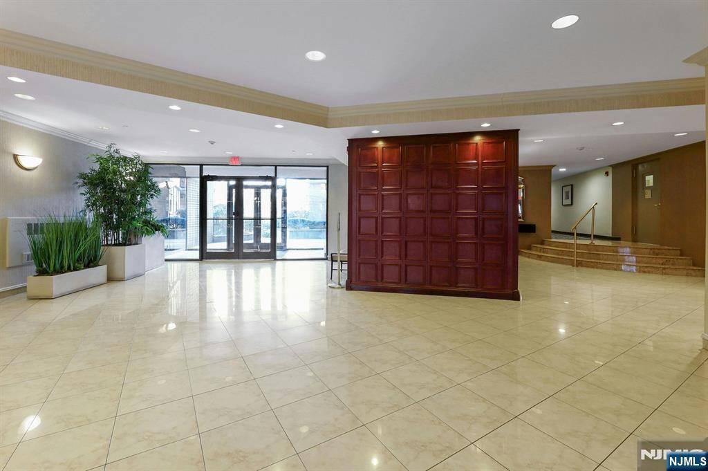Fort Lee, NJ 07024,2200 N Central RD #1N