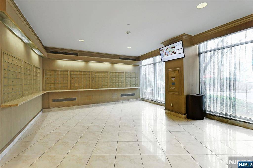 Fort Lee, NJ 07024,2200 N Central RD #1N