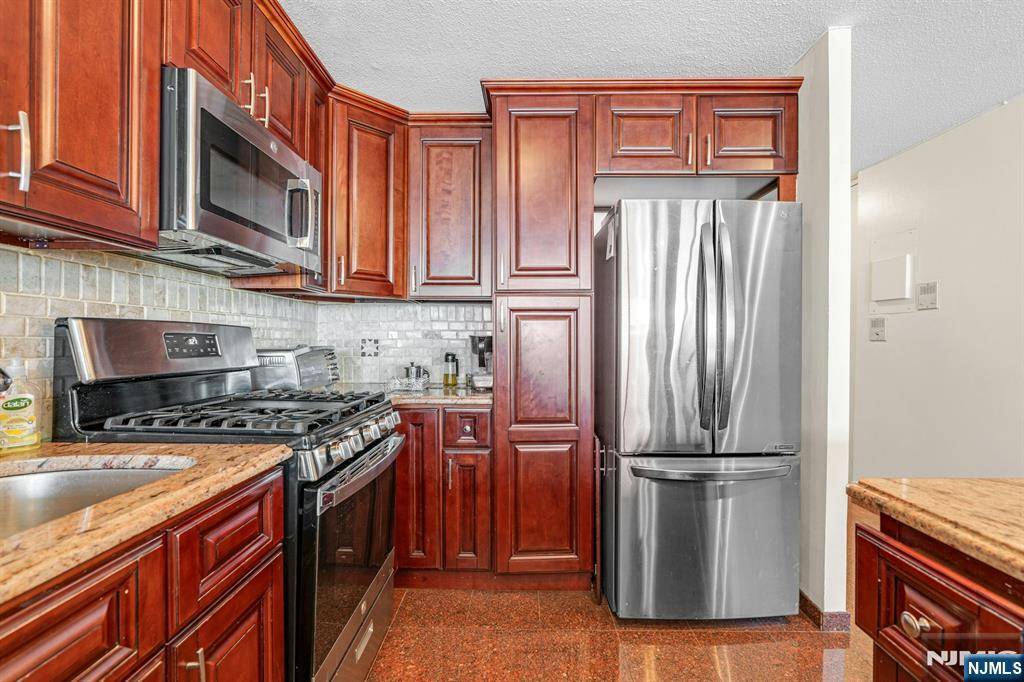 Guttenberg, NJ 07093,7000 Boulevard East #44F