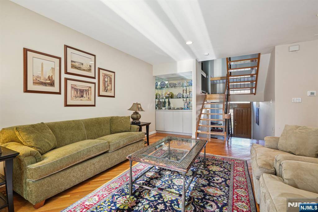 Caldwell, NJ 07006,6 Jennifer CT #406