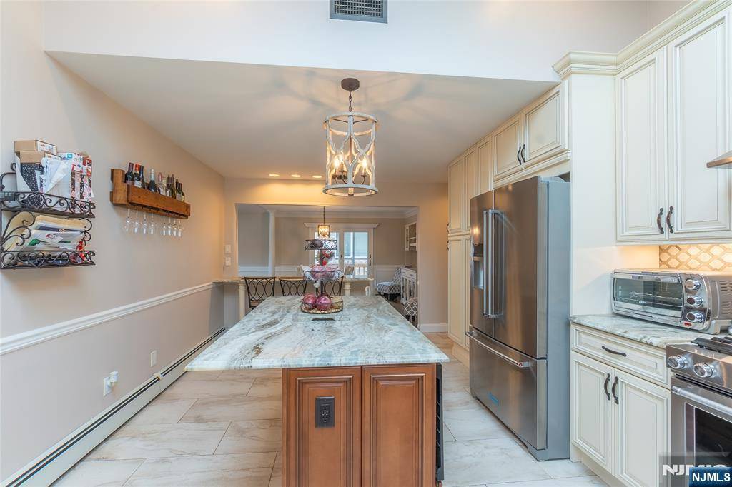Elmwood Park, NJ 07407,6 Livi CT