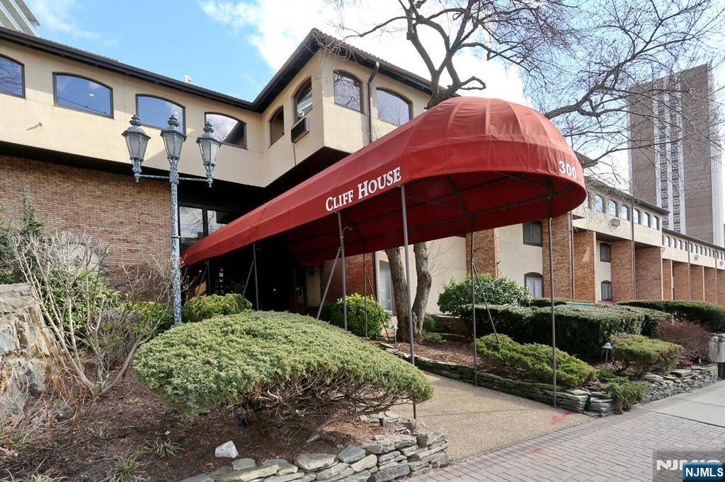 Cliffside Park, NJ 07010,300 Gorge RD #6