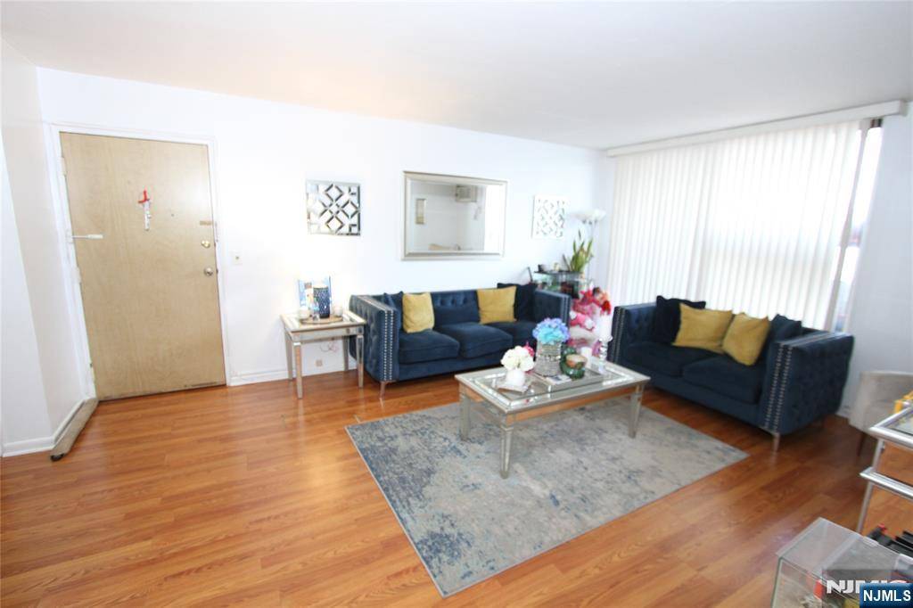 Little Ferry, NJ 07643,462 Liberty ST #108