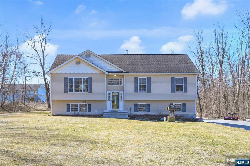 West Milford, NJ 07421,28 Reigler RD
