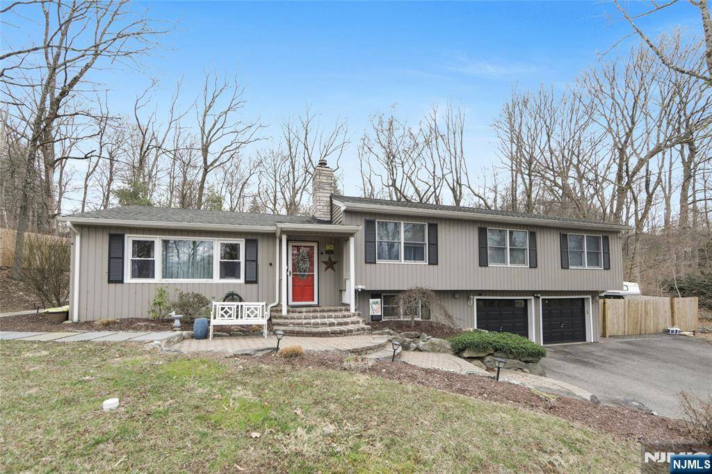 Ringwood, NJ 07456,8 Black Rock TER