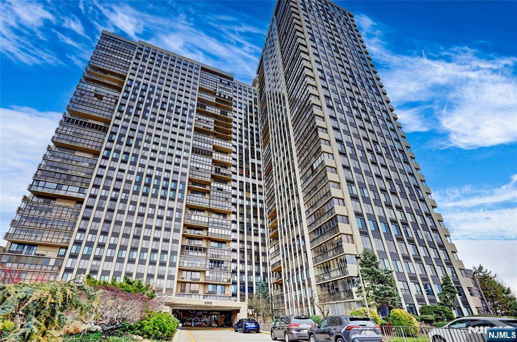 Cliffside Park, NJ 07010,200 Winston DR #1002