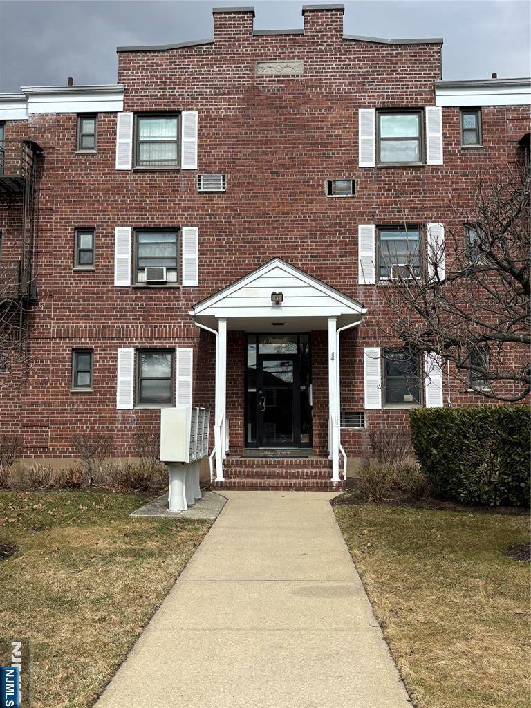Bergenfield, NJ 07621,241 E Main ST #1D