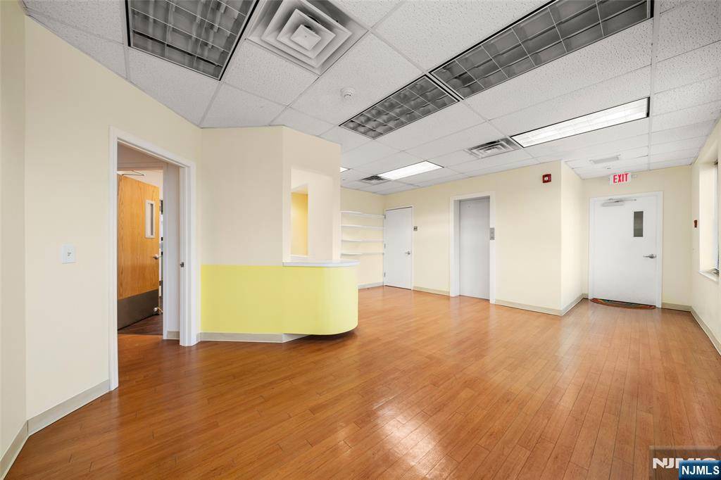 Fort Lee, NJ 07024,2083 Center