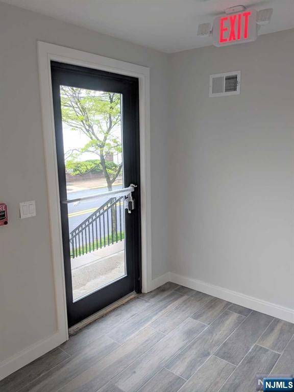 Wallington, NJ 07057,105 Locust AVE #1