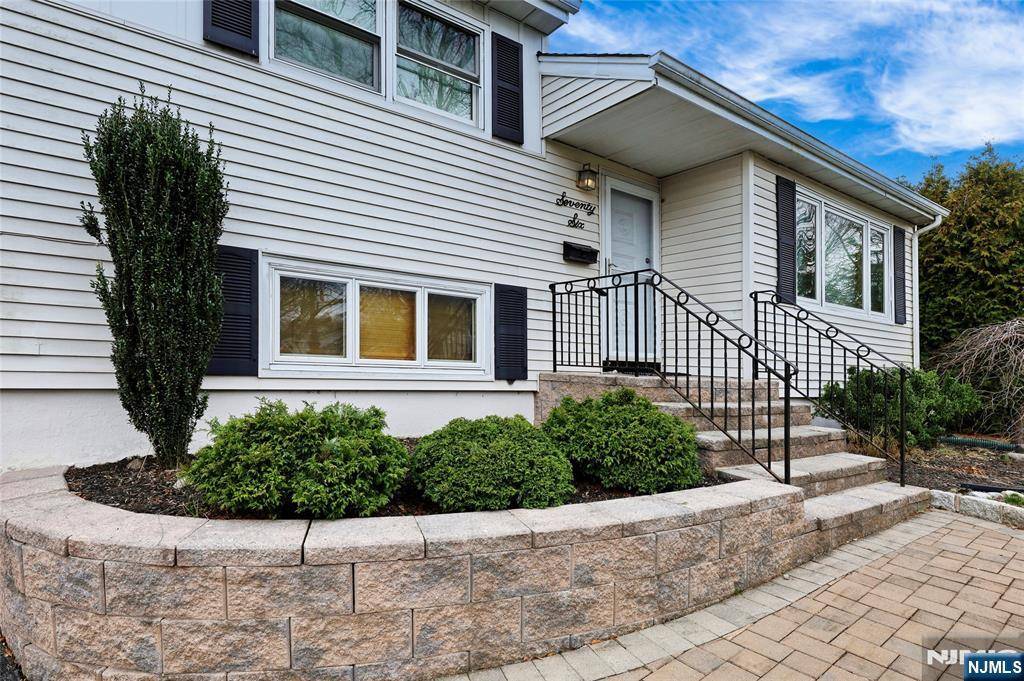 Paramus, NJ 07652,76 Crain RD