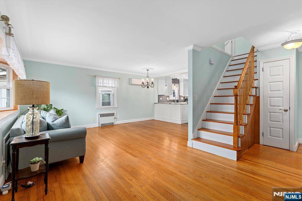 East Rutherford, NJ 07073,275 Laurel PL