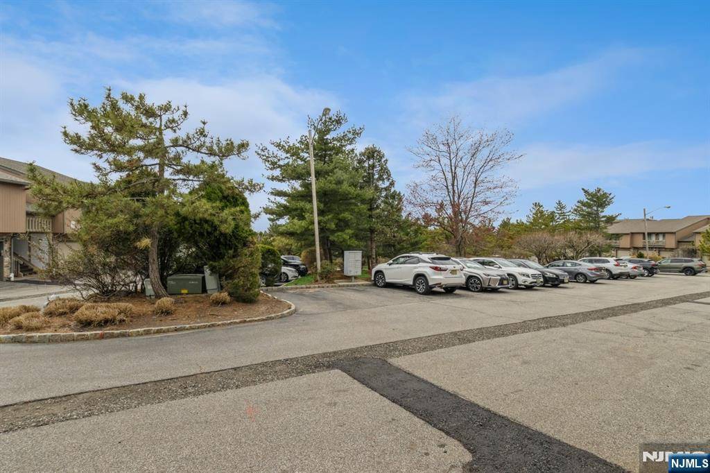 West Orange, NJ 07052,54 Paris CIR #1954