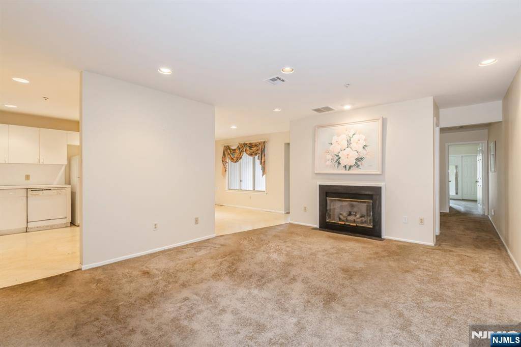 West Orange, NJ 07052,54 Paris CIR #1954