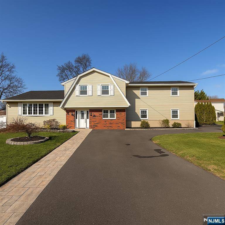 Paramus, NJ 07652,383 Rose DR