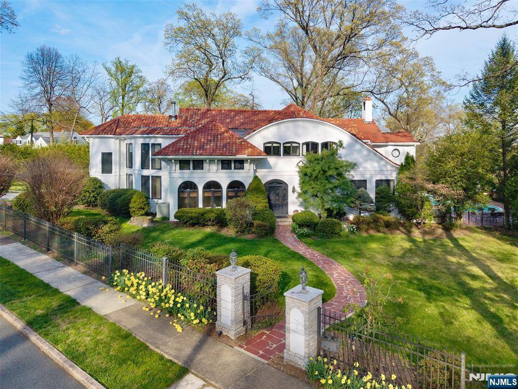 Ridgewood, NJ 07450,353 Highland AVE