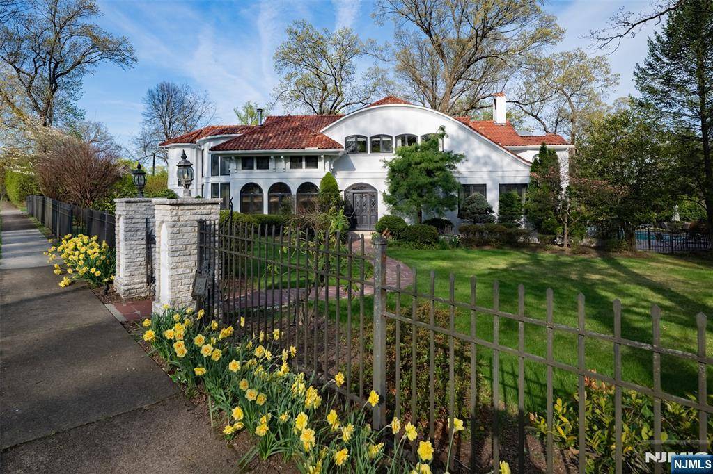 Ridgewood, NJ 07450,353 Highland AVE