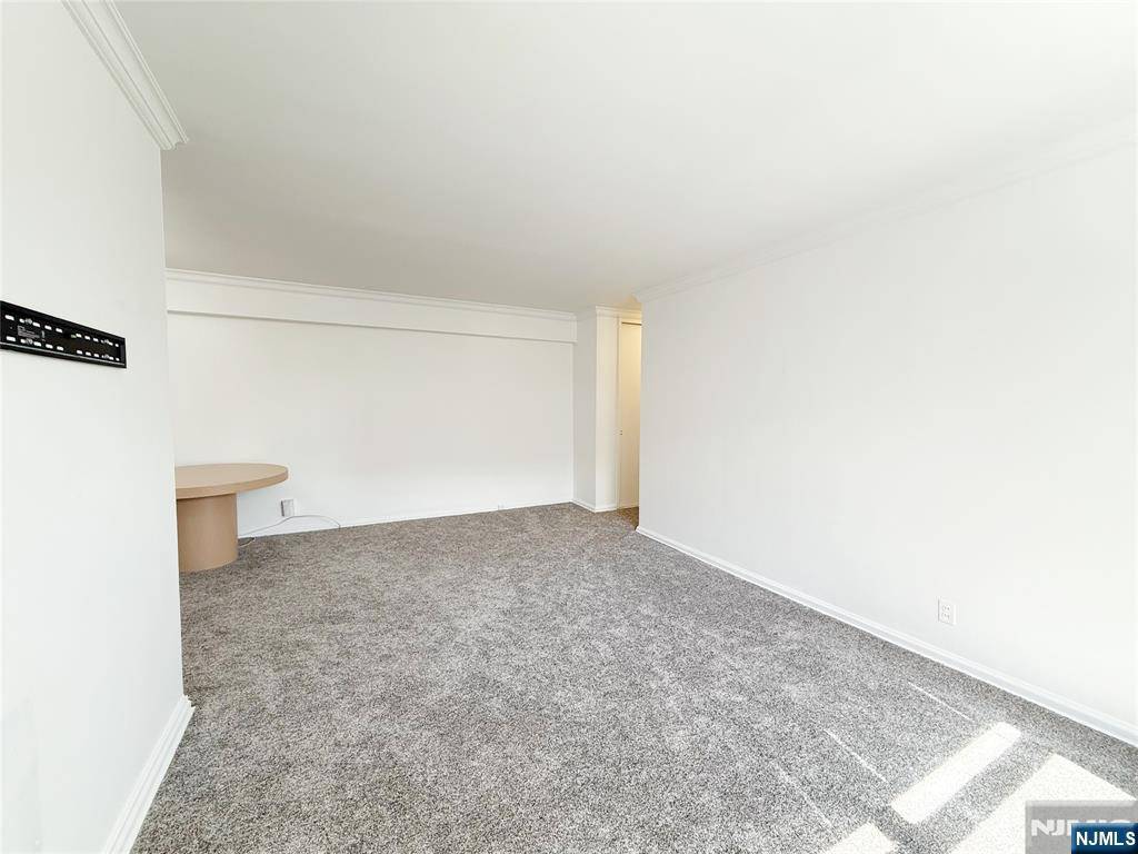Fort Lee, NJ 07024,410 Fairview AVE #4B