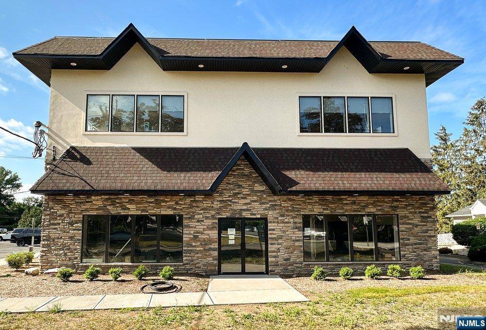 Paramus, NJ 07652,18 W Ridgewood AVE