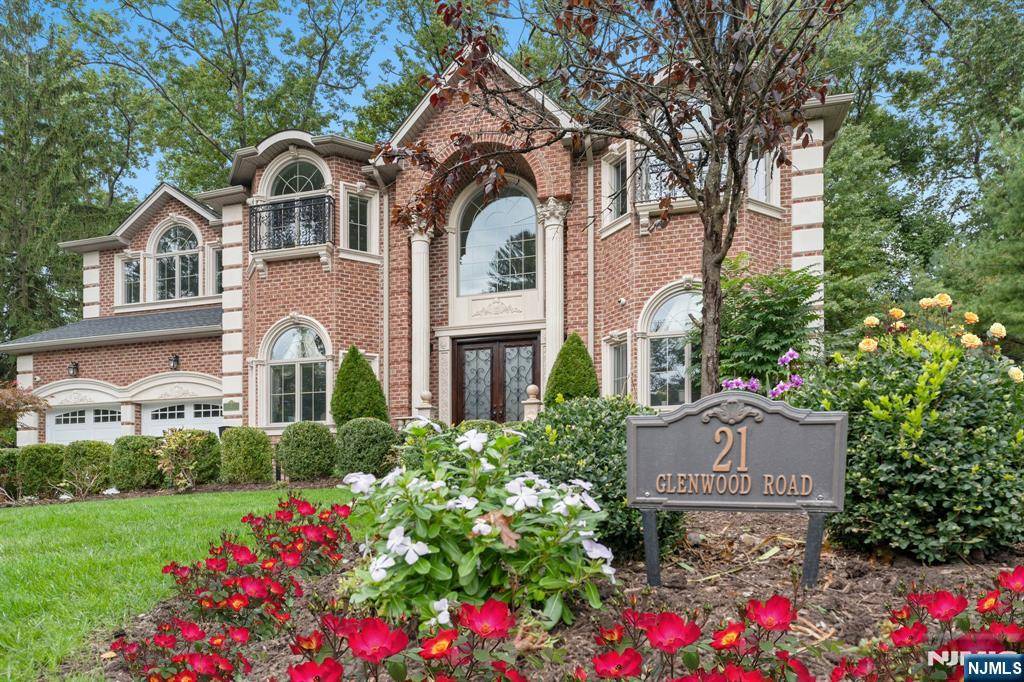 Tenafly, NJ 07670,21 Glenwood RD