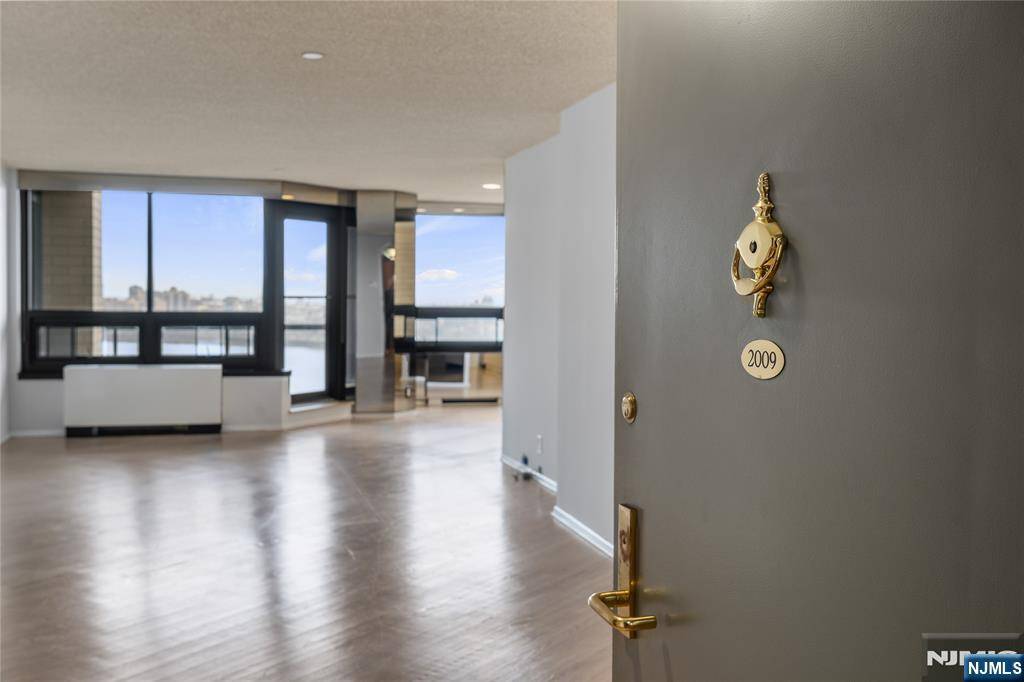 Fort Lee, NJ 07024,800 Palisade AVE #2009