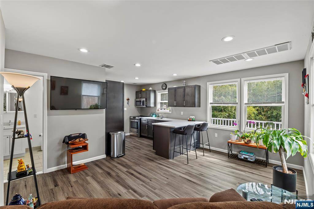 Wayne, NJ 07470,177 Riverlawn DR